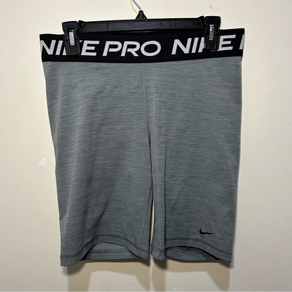 Nike Pro Dri-Fit Gray & Black Biker Shorts Size Large - Picture 1 of 6